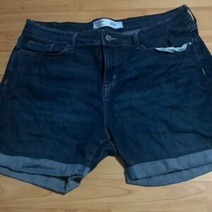 Only a few months old haven’t been worn more then twice very comfortable